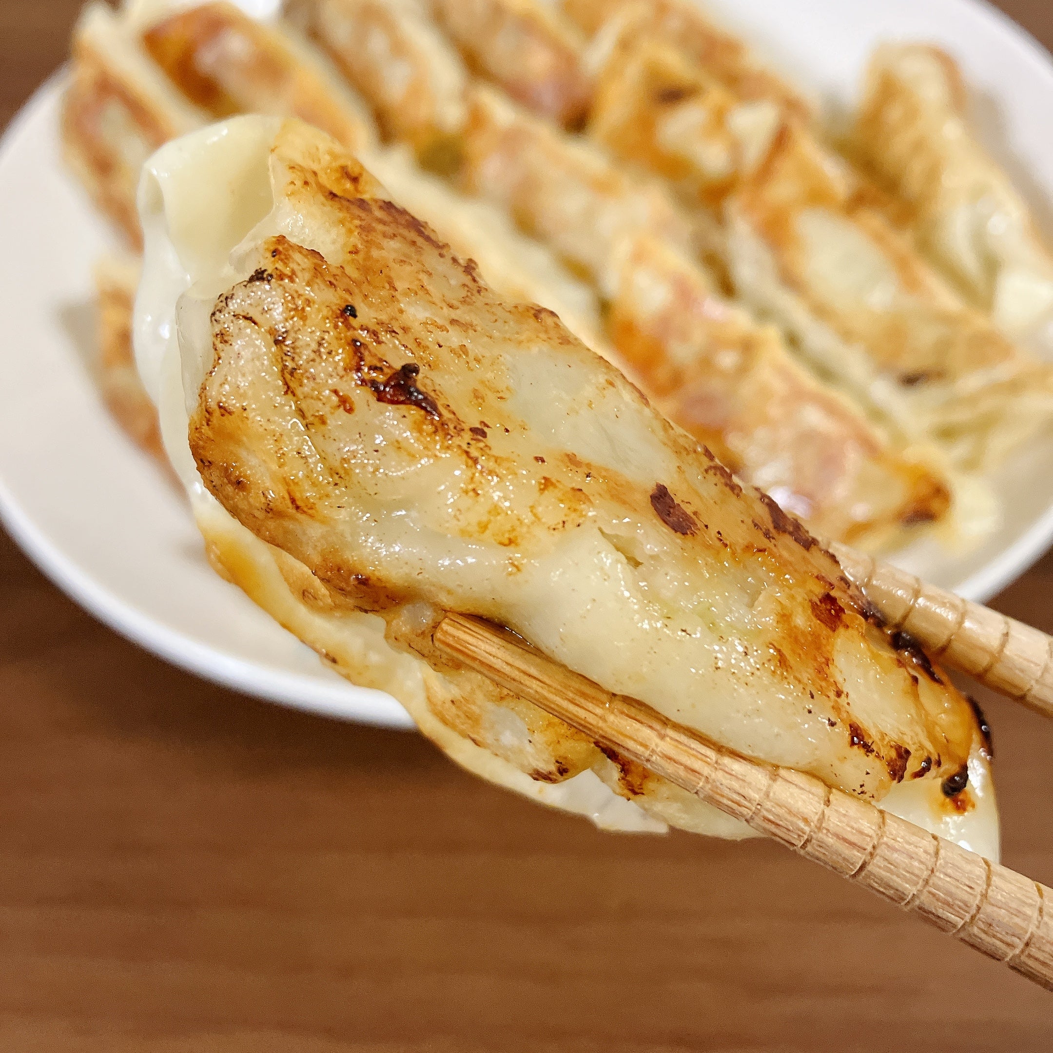 ロピア】え、30個も入ってるの！？コスパ最強の「大容量ギョウザ」もっ