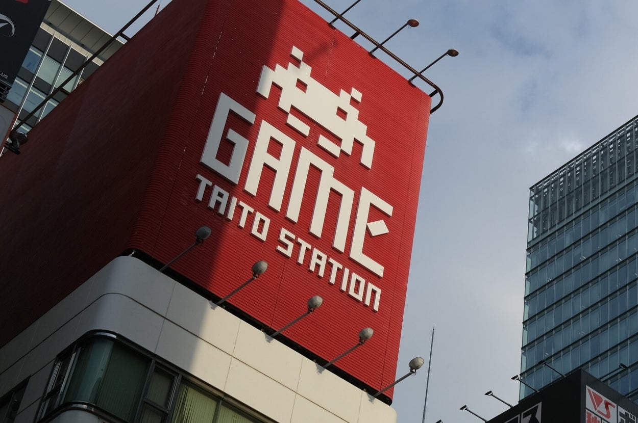 タイトーが運営するゲームセンター「タイトーステーション」の看板（2020年に東京・秋葉原で撮影）BuzzFeed Japan