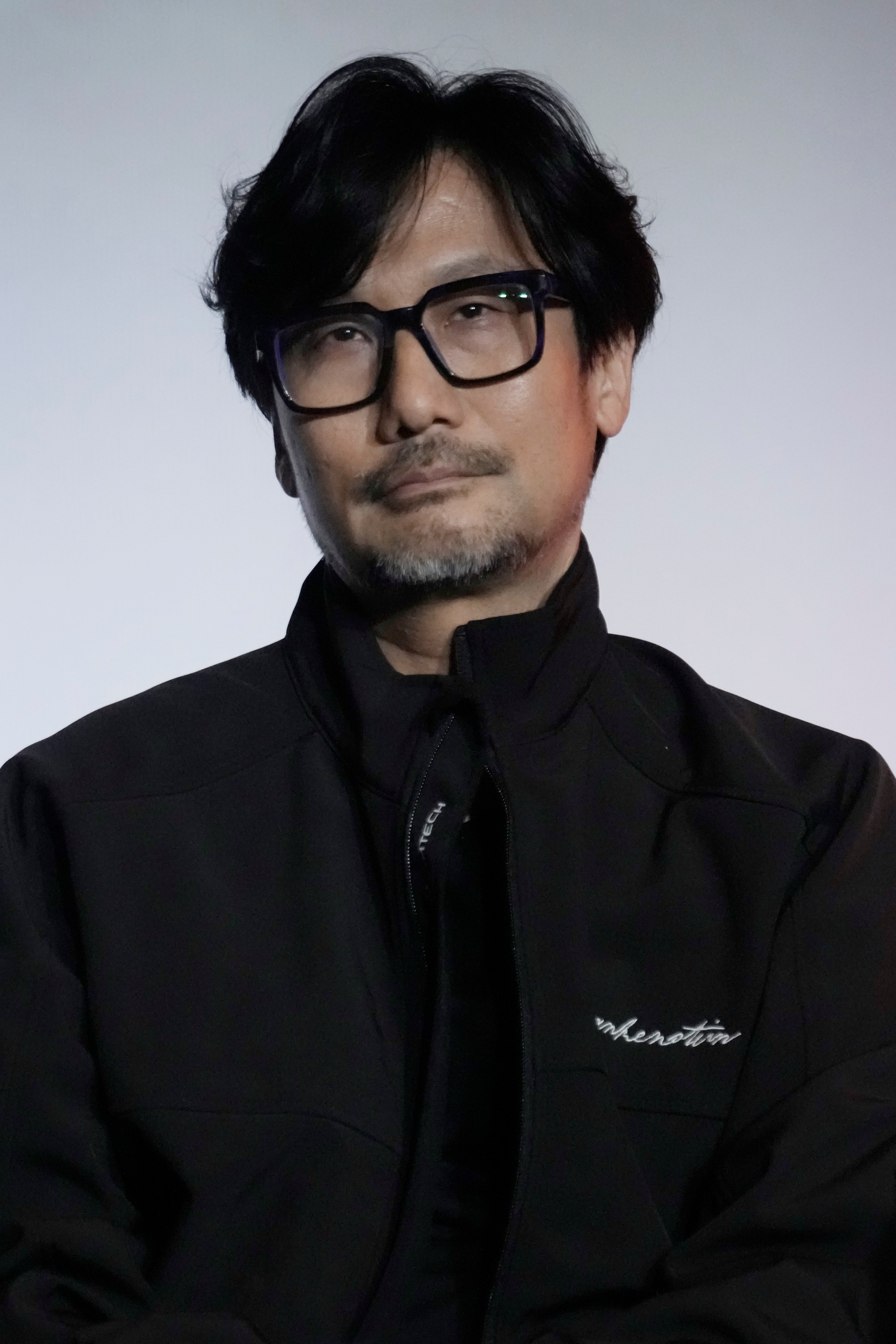 なんてビジュだ」吉岡里帆のサイン中の姿にSNSクギ付け「え…」「サイン