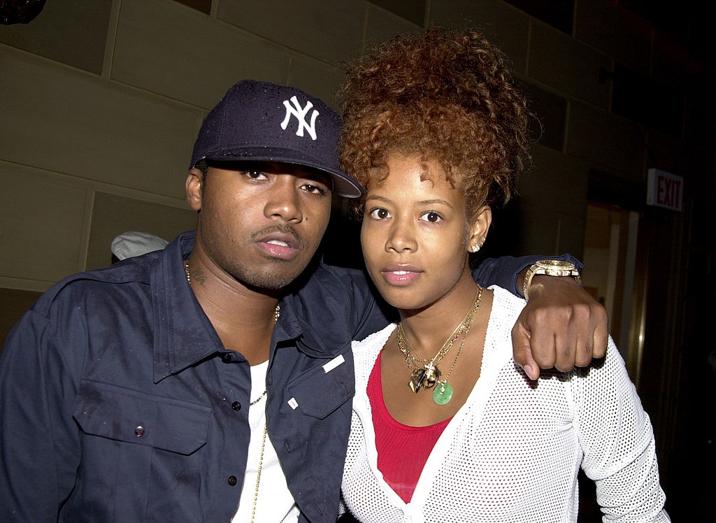 Nas and Kelis posing together