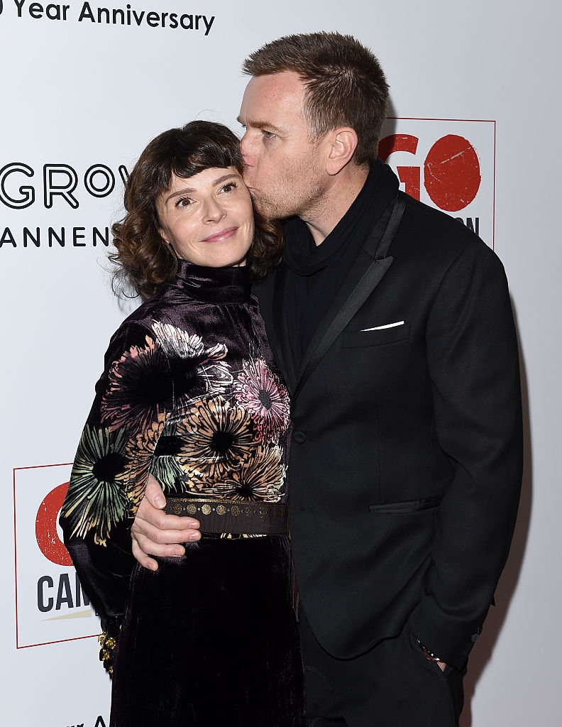 Ewan kisses Eve's feature astatine an event