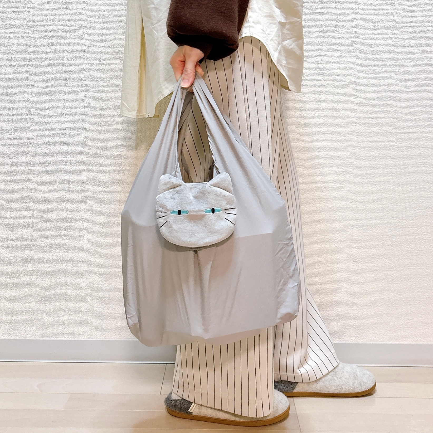 ちょっとシュールで笑っちゃった…。ニトリの「ポーチ付きエコバッグ