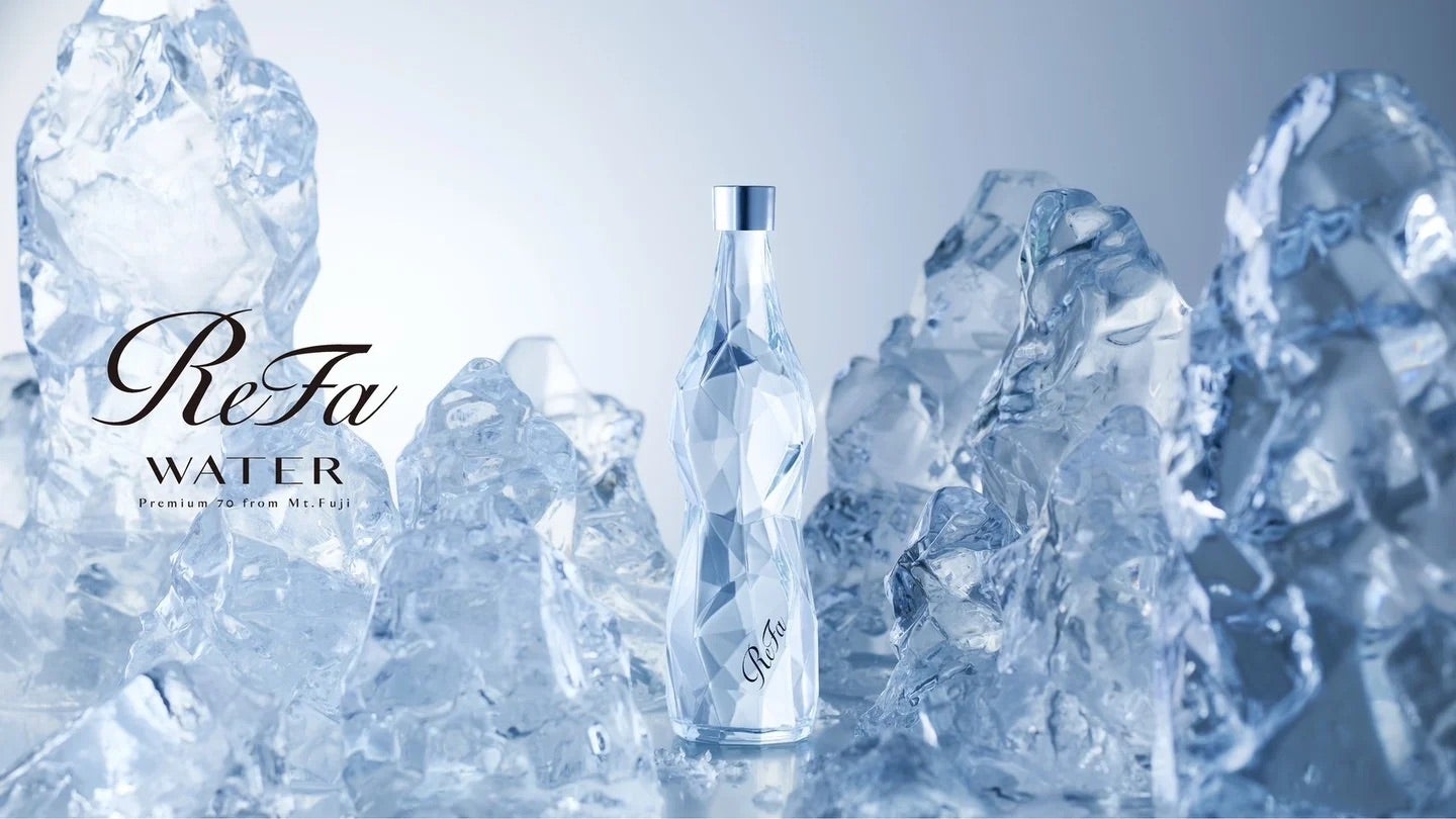 普通の水と違う…?リファの「5000円の水」飲んでみた 普通の水と違う…?リファの「5000円の水」飲んでみた