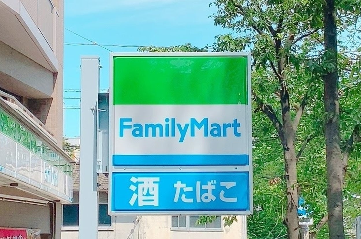 FamilyMart（ファミリーマート）の看板