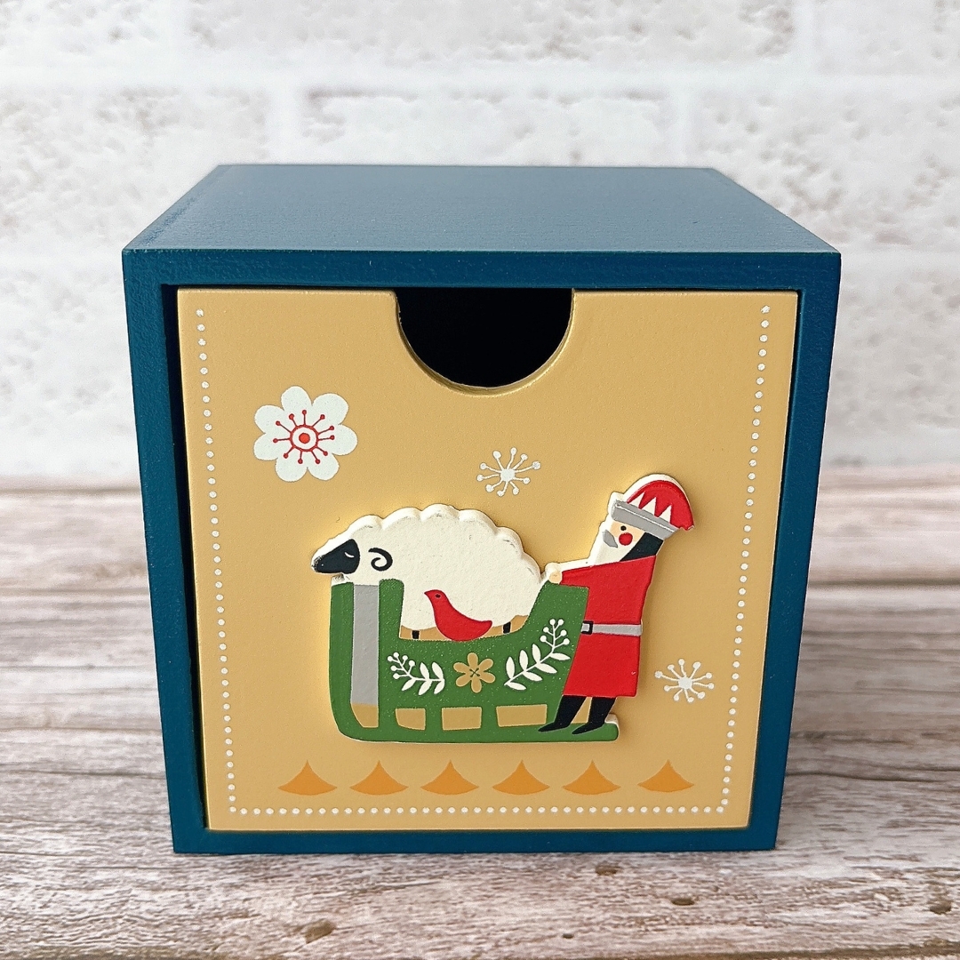 やっぱすぐ完売したか…。カルディの「クリスマス限定おかし」小物入れ