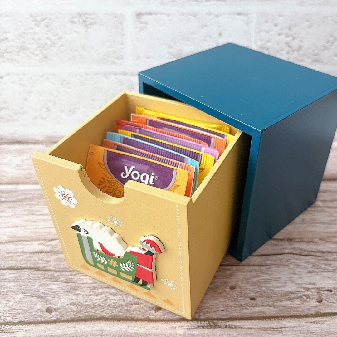 やっぱすぐ完売したか…。カルディの「クリスマス限定おかし」小物入れ