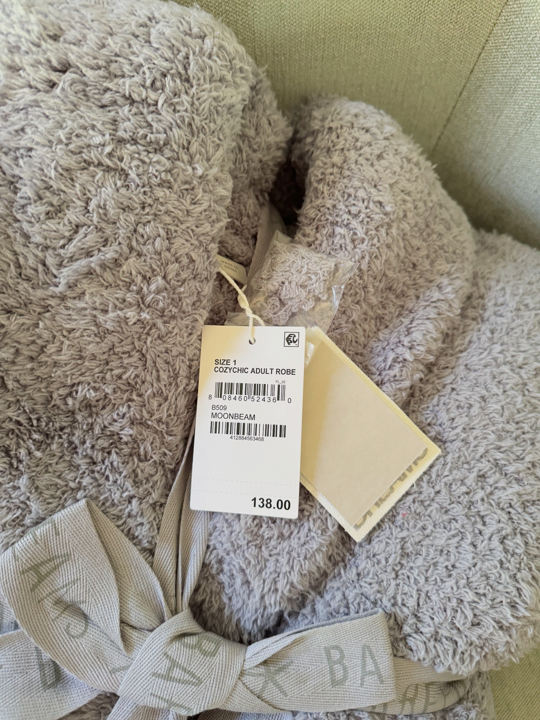 Myk kappe med en prislapp på $138, merket som 