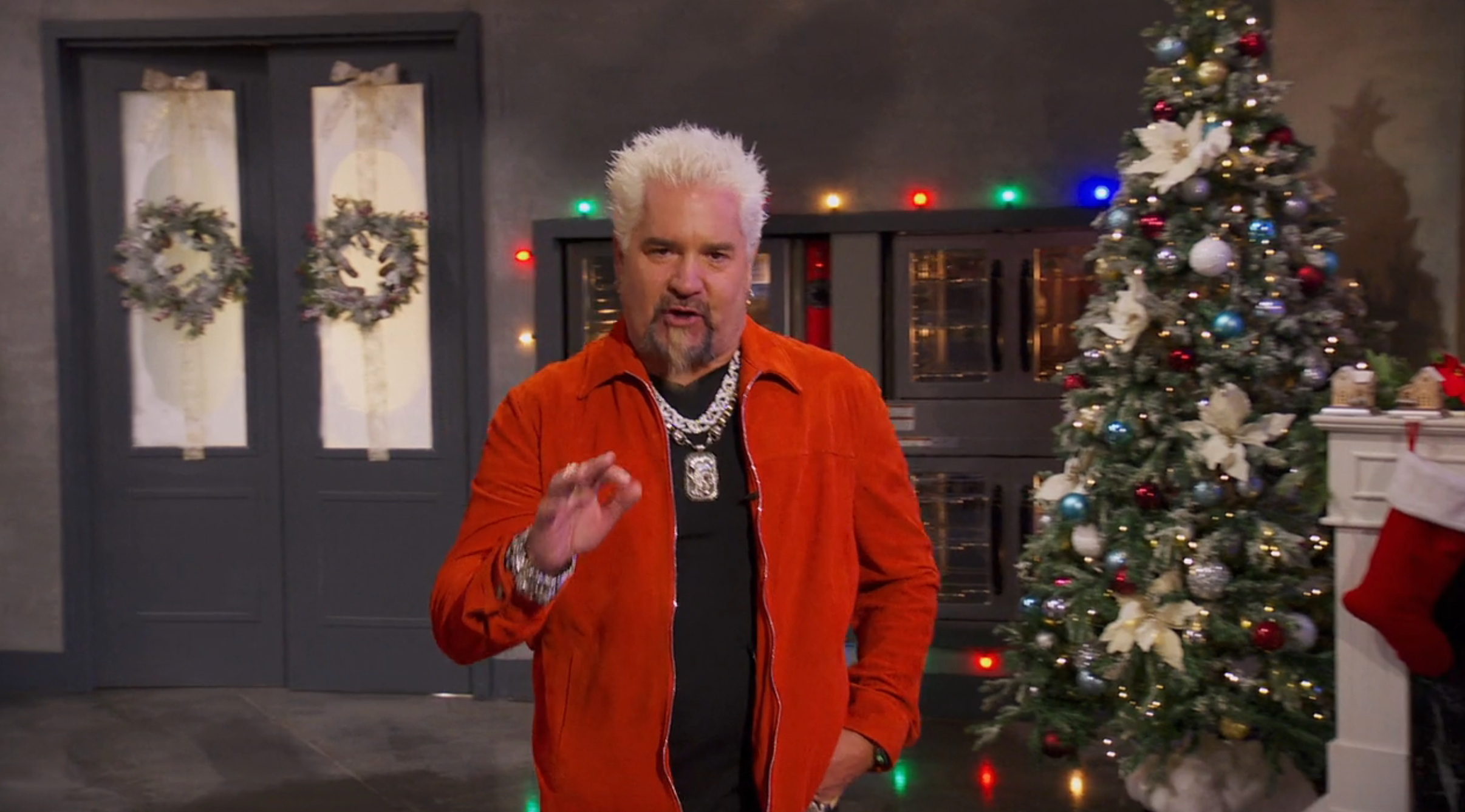 A idiosyncratic   with spiky hairsbreadth  and a necklace is speaking connected  set, lasting  adjacent   a Christmas histrion   and festive decorations