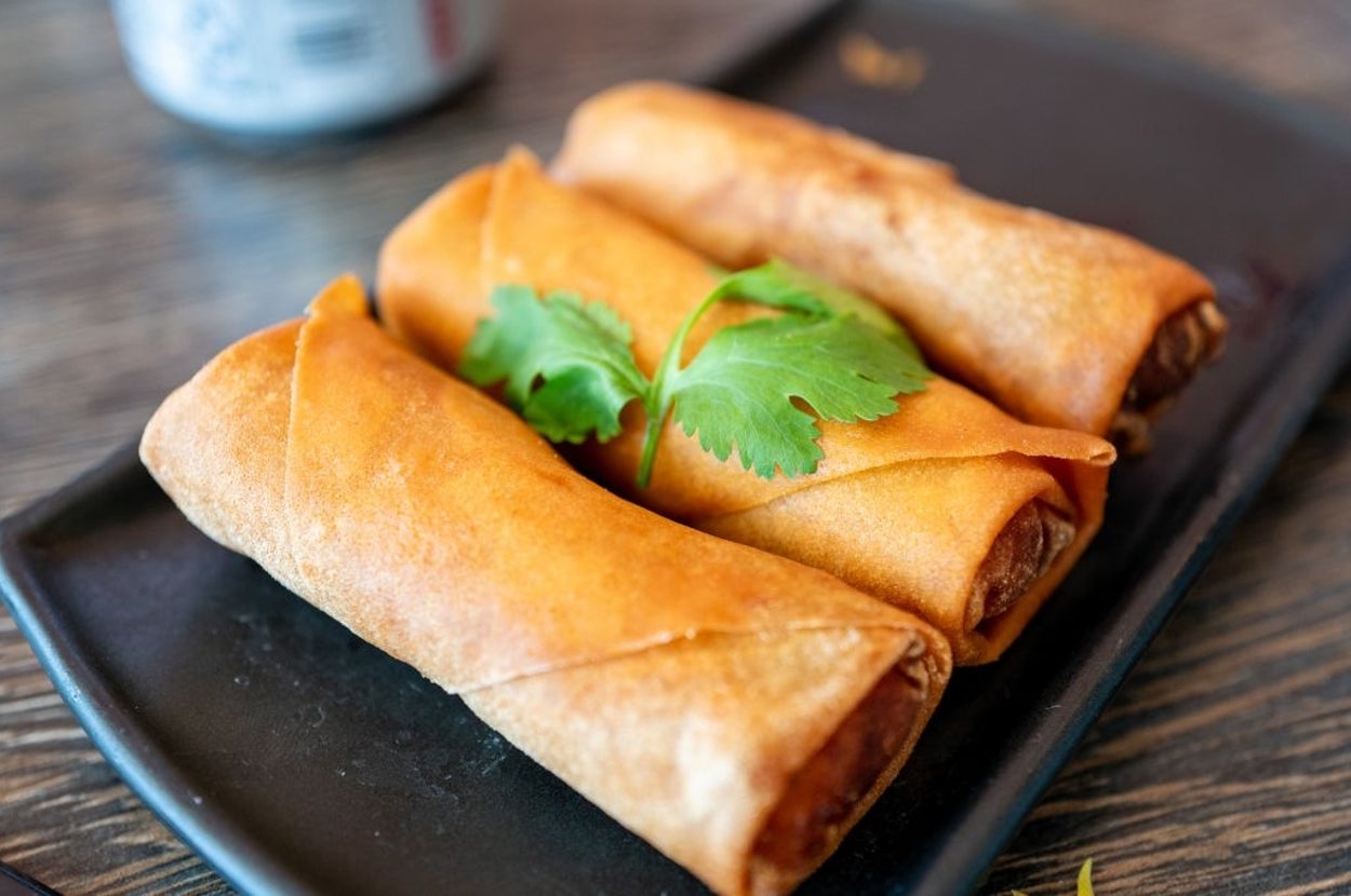 揚げた春巻きのイメージ