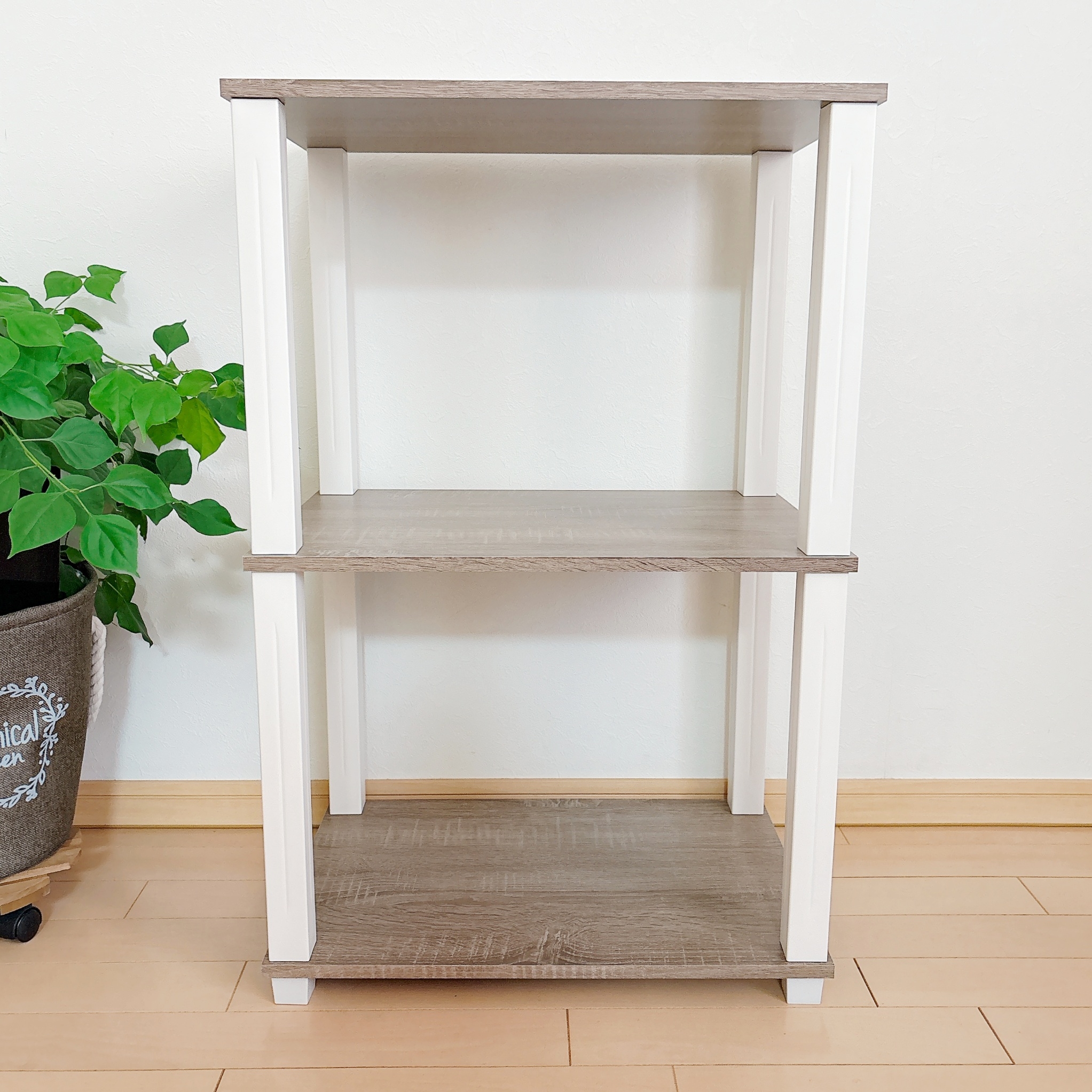 カインズ購入 木製正方形テーブルこたつとアーム付きレザー椅子二脚