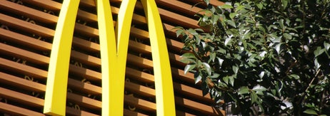 マクドナルドの看板（時事）