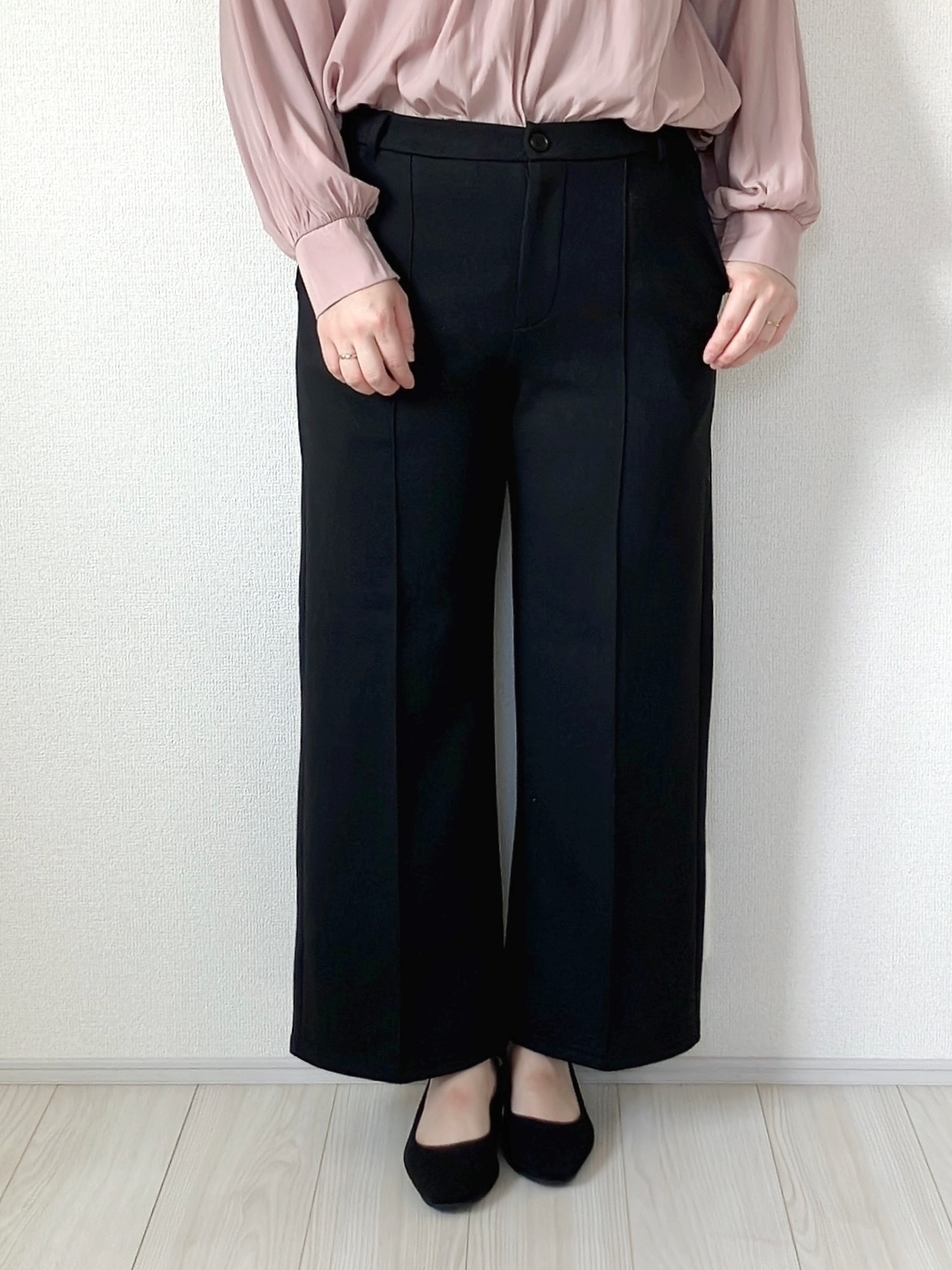 cocaの「ソフトスウェットピンタックパンツ」