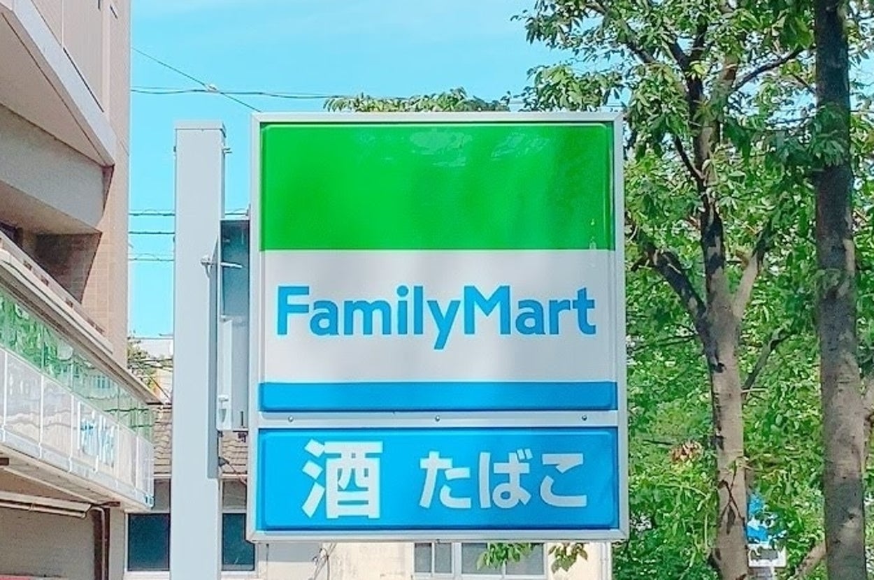 FamilyMart（ファミリーマート）の看板
