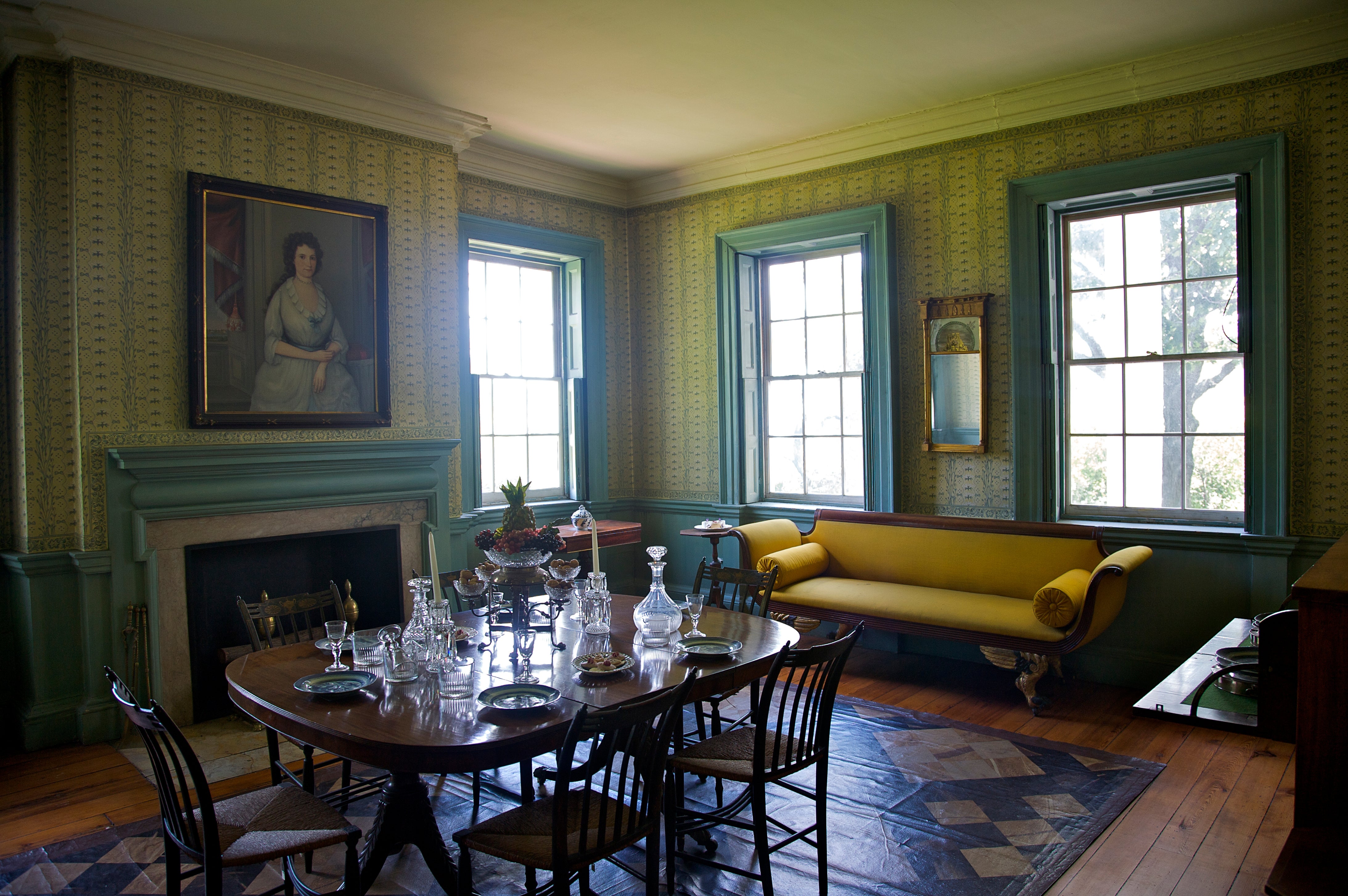 23 Middle Class Details About Someone's Home