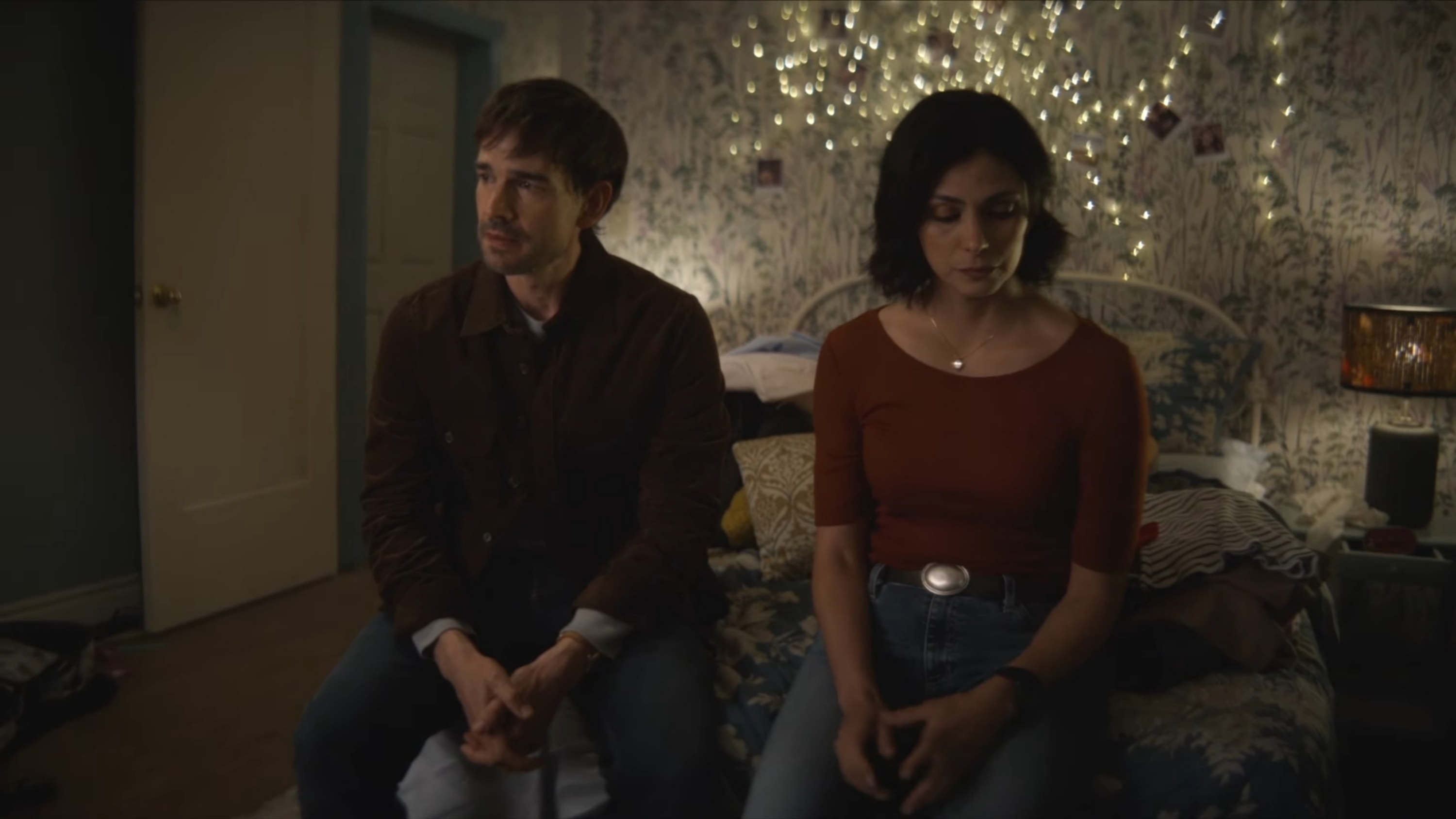 Mickey and Travis beryllium connected furniture and speech astir their divorce