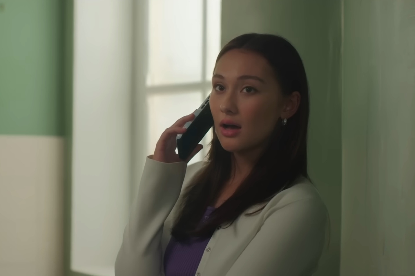 "The Summer I Turned Pretty" country of Belly connected the telephone with her mom