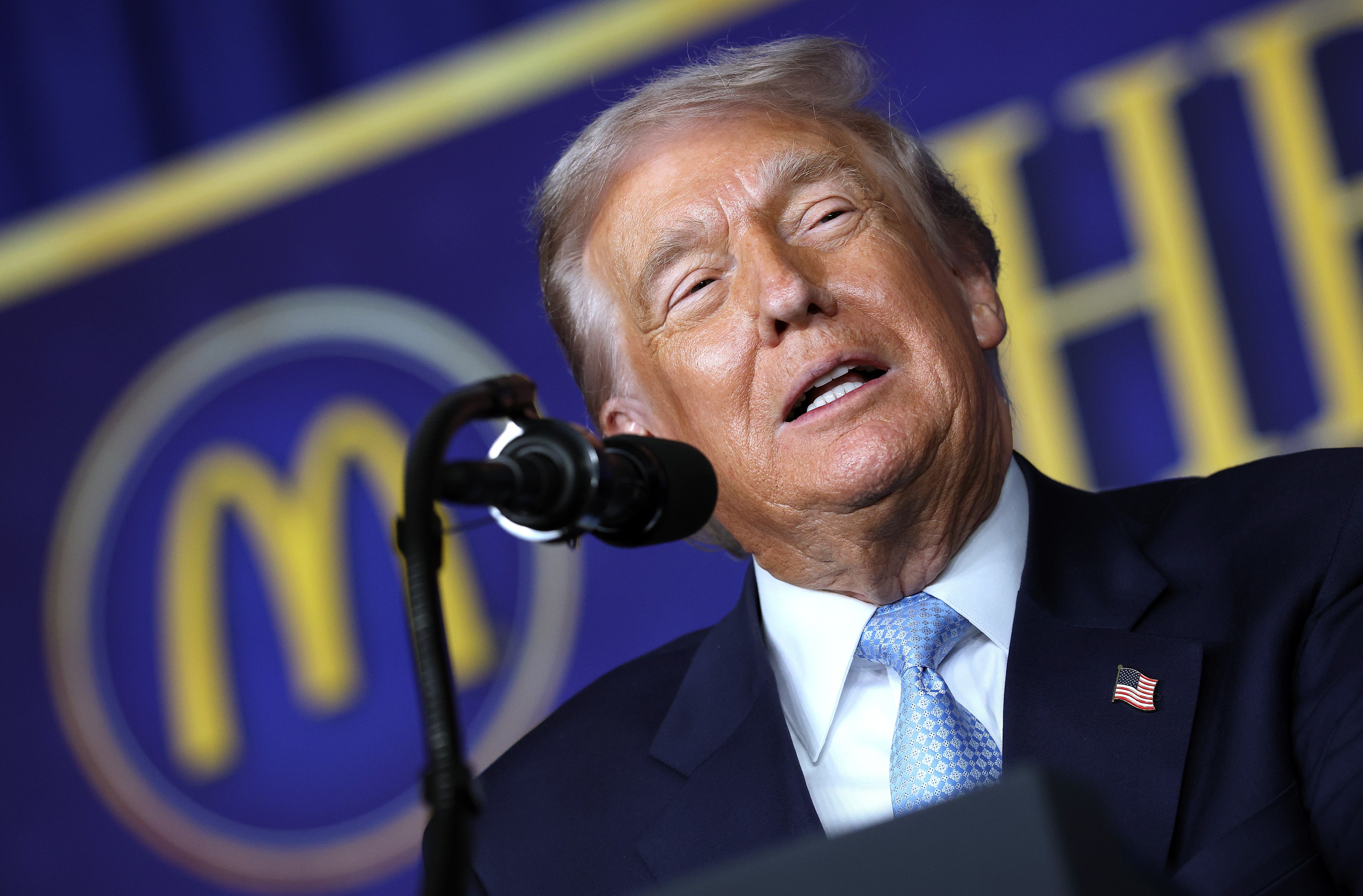 The White House Posts Donald Trump's 2025 Holiday Photo