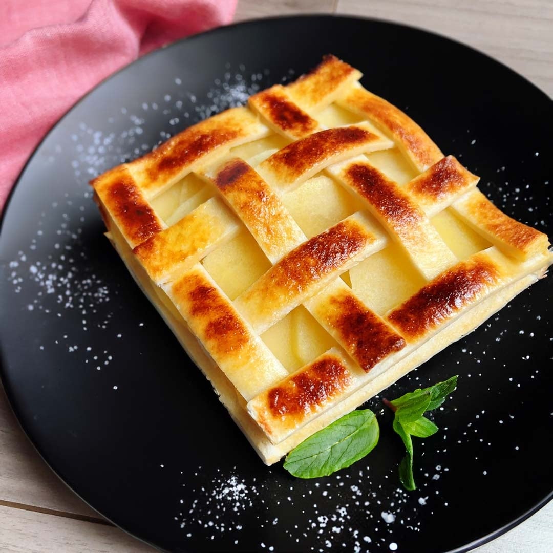 食パンで作るアップルパイがうますぎた！】「切ってのせるだけ