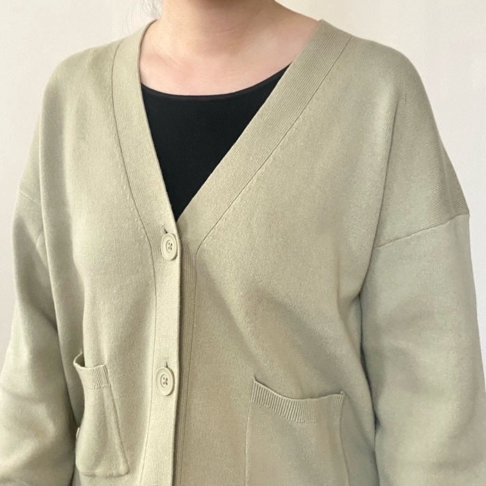 3990円→2990円へ値下げ中！ユニクロの「万能カーディガン」顔まわりが