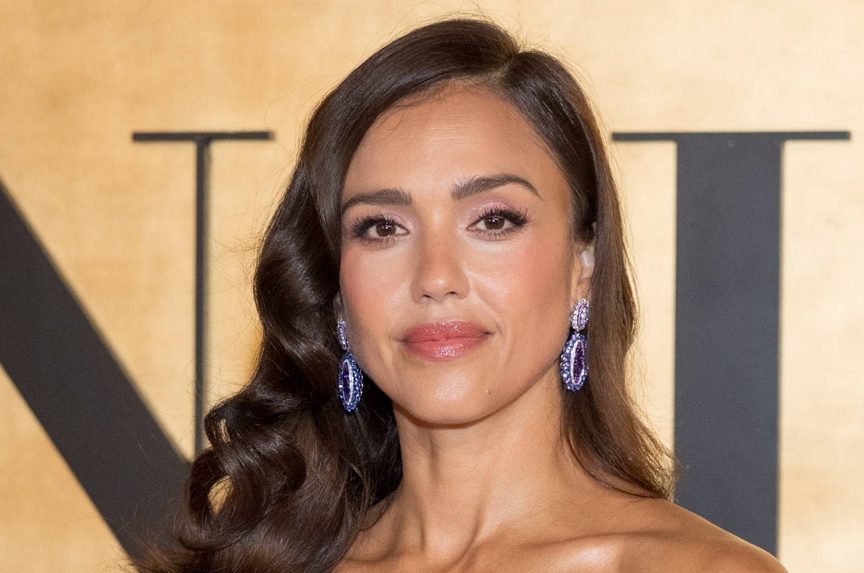 Jessica Alba Says Her "Fantastic Four" Nude Scene Was "Humiliating" To Film