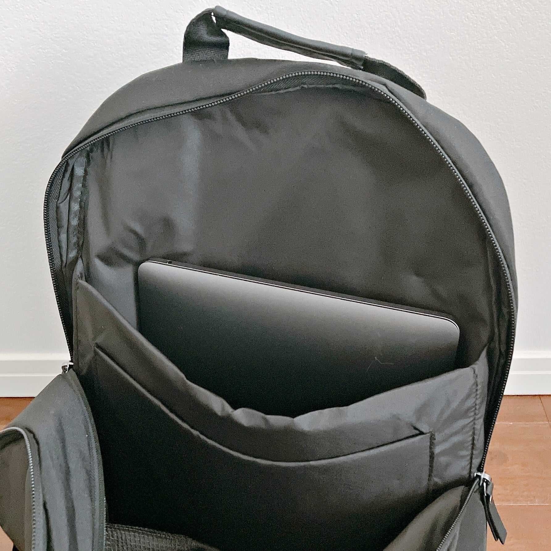リュック ニトリ】通勤も旅行もこれ1つで行けちゃう！3990円の「大容量リュック