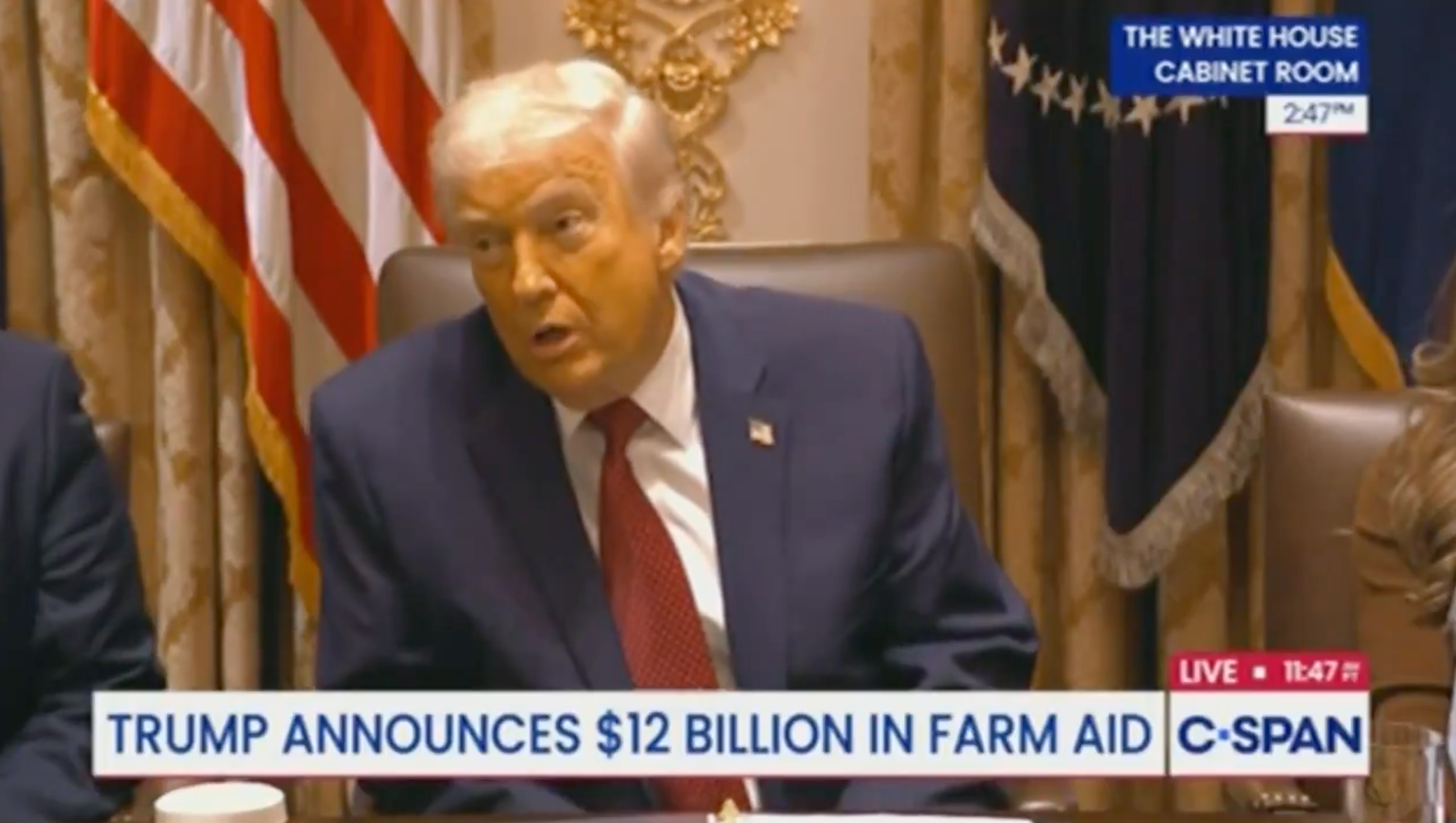 Donald Trump taler under et møte som annonserer 12 milliarder dollar i gårdsstøtte. C-SPAN logo og tidsstempel synlig