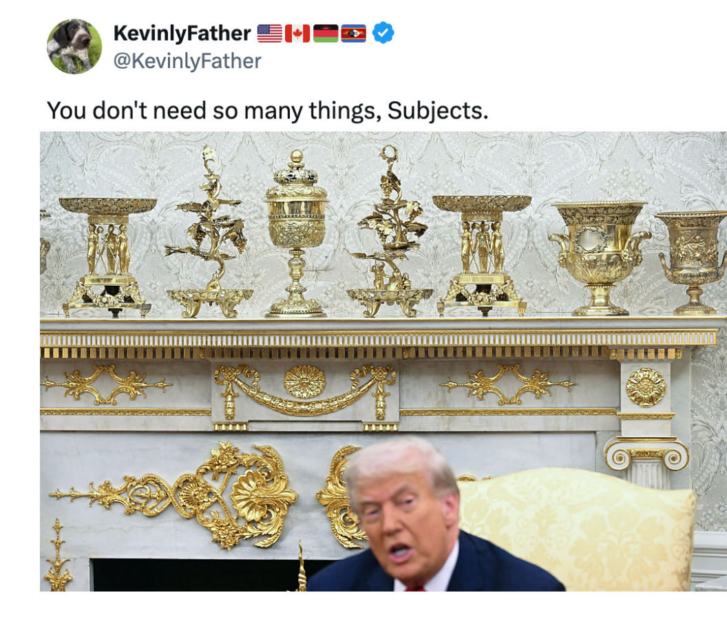 En tweet av KevinyFather viser utsmykkede gulldekorasjoner på en mantel, med teksten: 