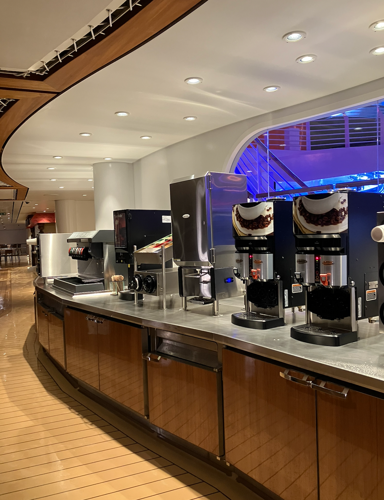 Spacious java  presumption    connected  a cruise vessel  with aggregate  java  machines and a well-lit, modern   design