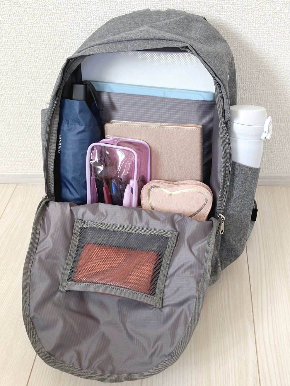 【ワークマン】「何店舗も回ってやっと買えた」「理想のバッグ」大容量の『多機能リュック』雨の日でも安心だし、毎日使いたいぐらい便利なの!《購入レビュー》