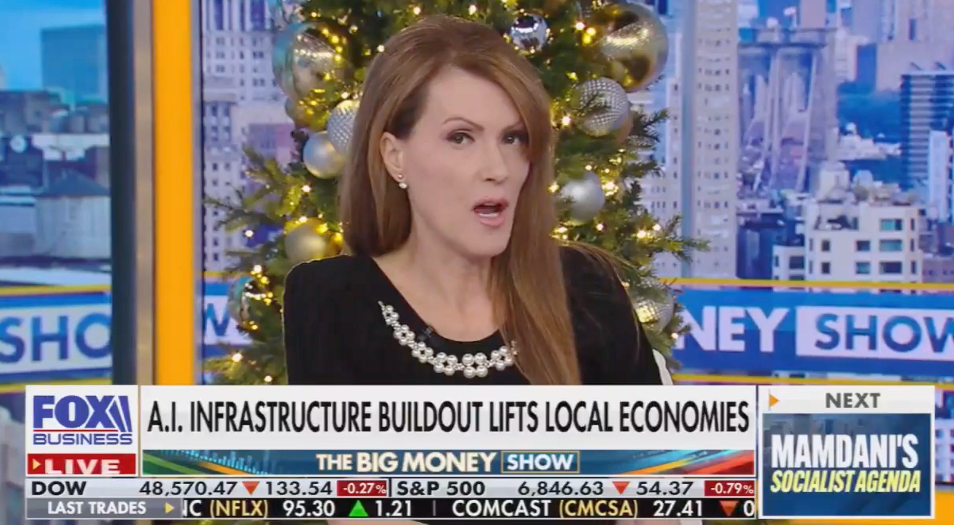 TV-anker diskuterer økonomiske fordeler ved AI-infrastruktur på Fox Business' The Big Money Show, med børsticker vist nederst