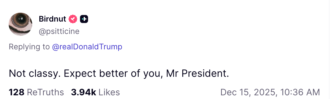 Innlegg i sosiale medier som kritiserer en offentlig person for å mangle klasse, mottok 128 delinger og 3,94 000 likes, datert 15. desember 2025