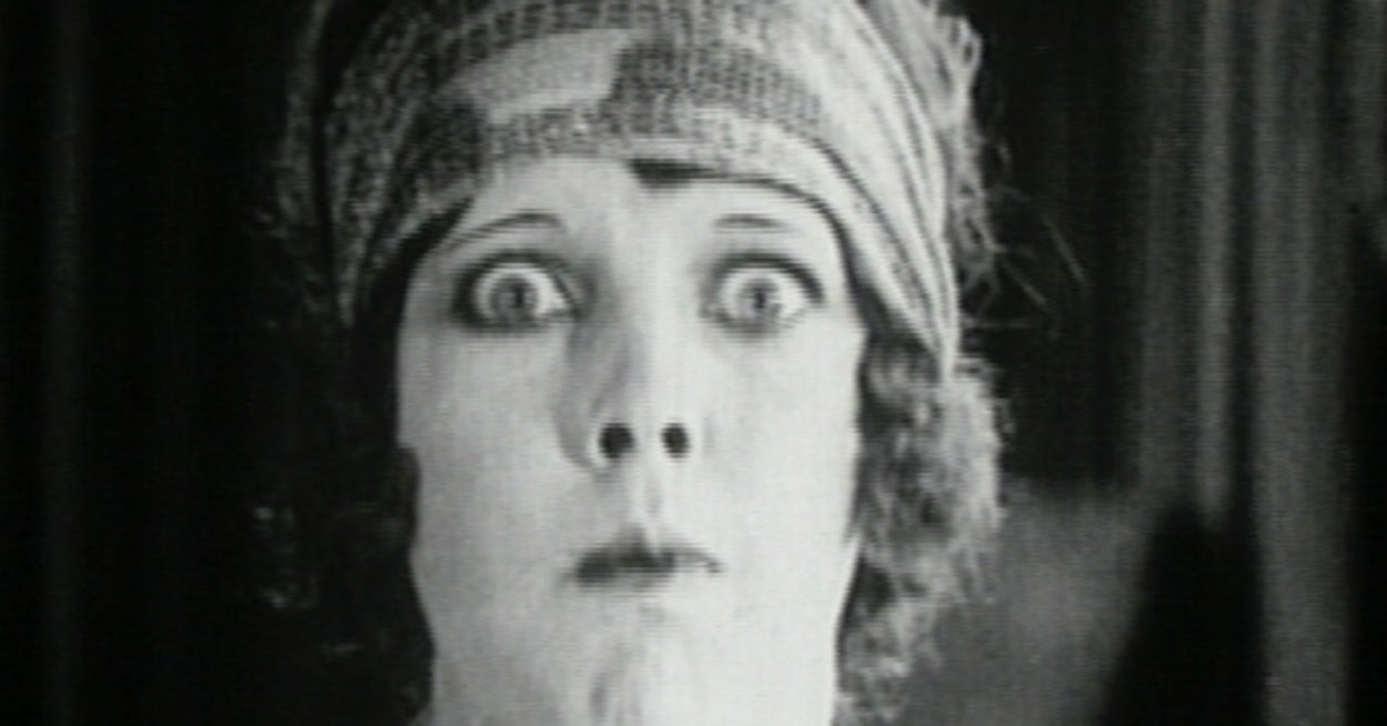 "Why Does My Dad's Beard Smell Different On A Hot Day?": This Conversation About Women Who Don't Wear Panties Is Sending Everyone On The Internet Into A Chaotic Spiral