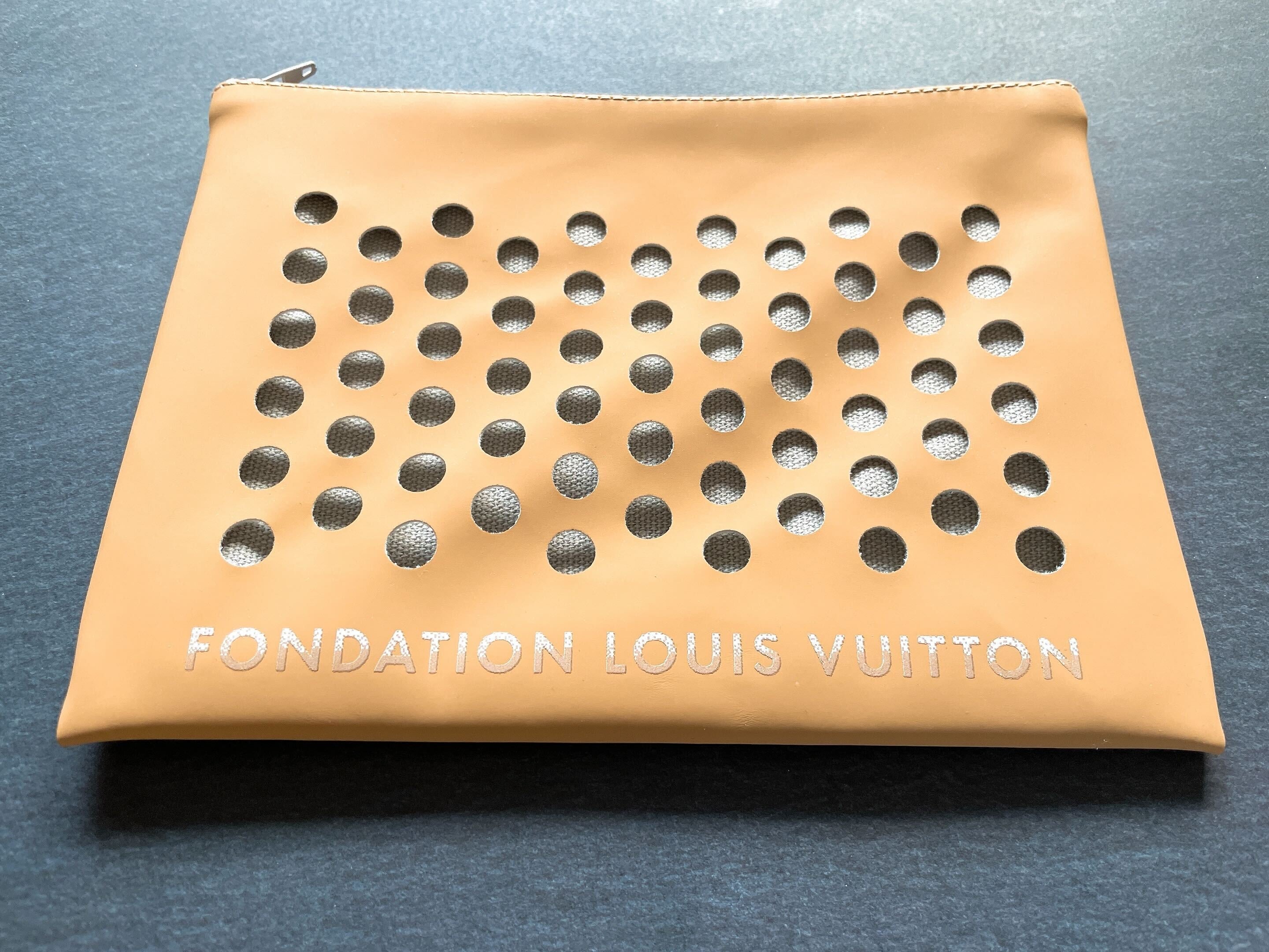 コスパ最高！8000円台で買えるヴィトンポーチ