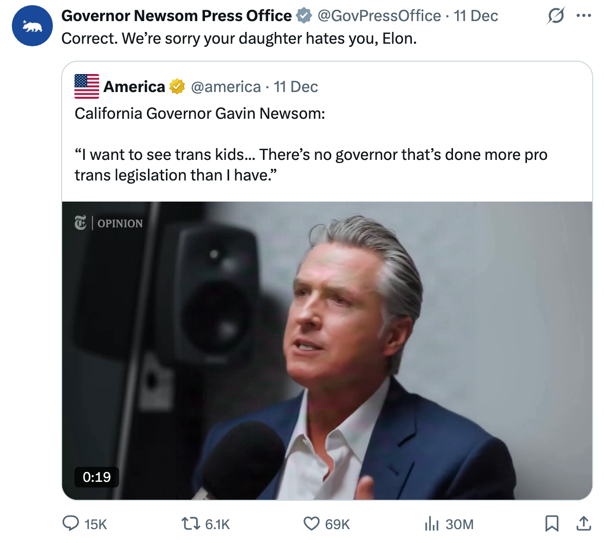 Skjermbilde av en tweet av guvernør Newsom Press Office, enig med en tidligere tweet angående pro-translovgivningsuttalelser av Gavin Newsom