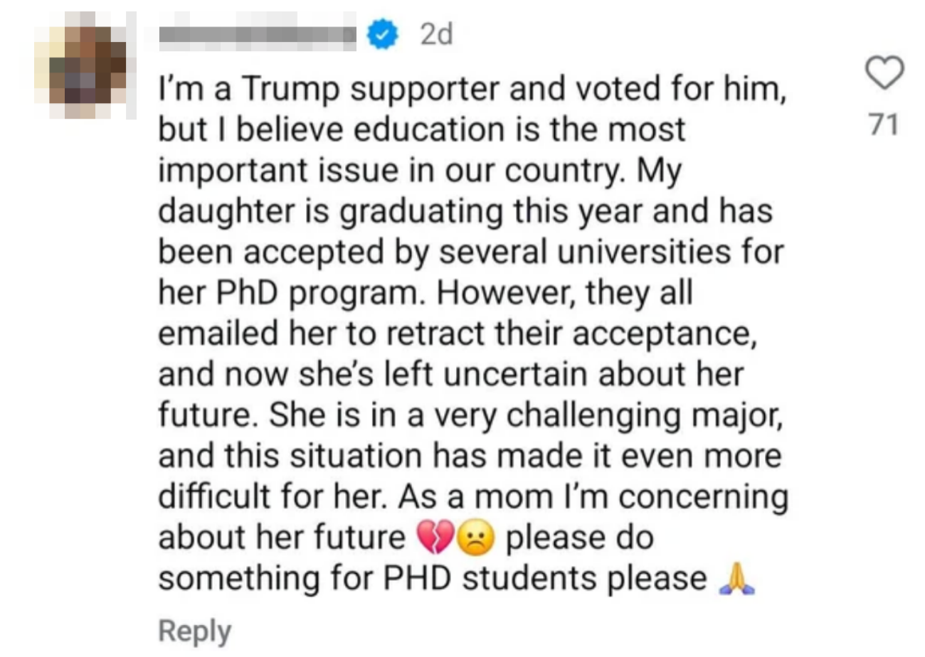 Kommentar som uttrykker bekymring for en datter som står overfor tilbaketrukket universitets PhD-aksepter, fremhever utdanningsspørsmål og søker hjelp for PhD-studenter