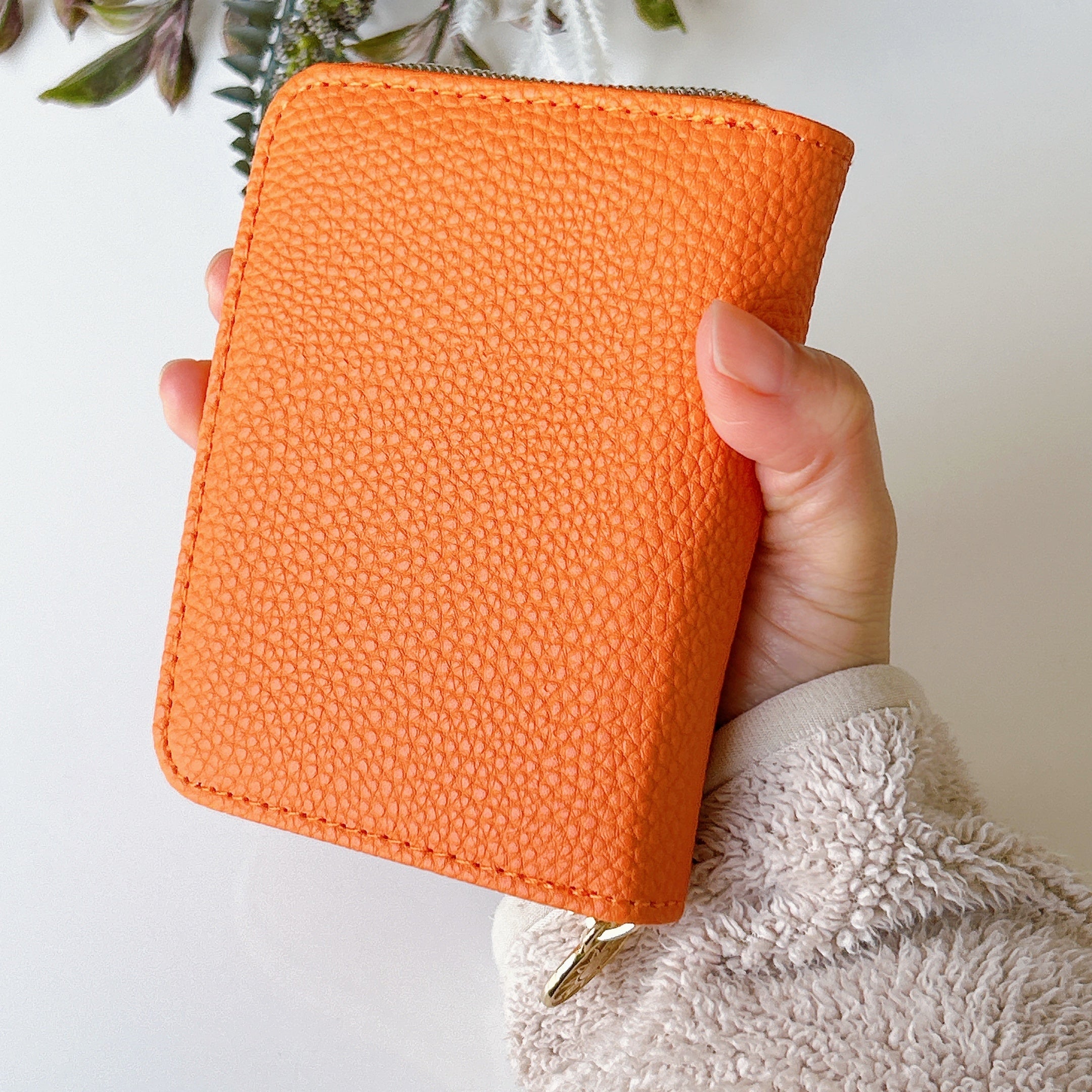 【ちびページ】財布 これコスパどうなってんの？雑誌付録の「高見え財布」コンパクトなのに
