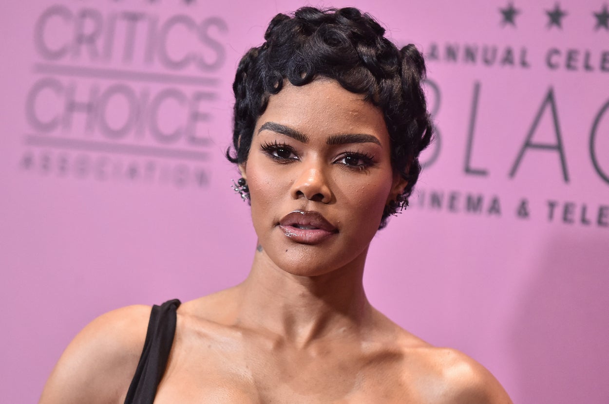 Ariana Grande Is Being Praised For Her Heartfelt Gesture To Her Fellow Golden Globe Nominee Teyana Taylor