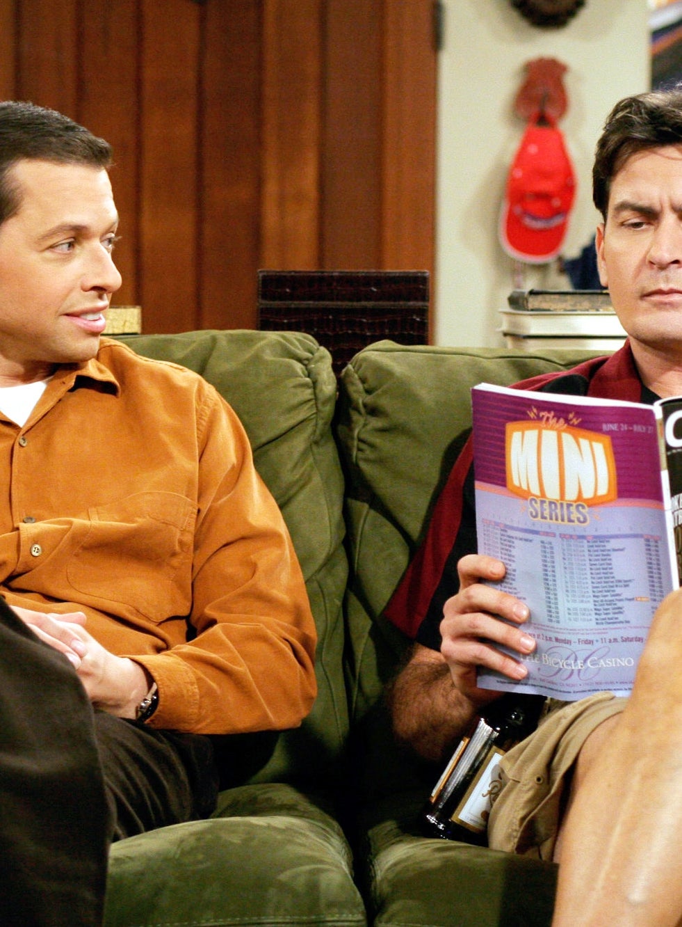 Sheen reading a magazine