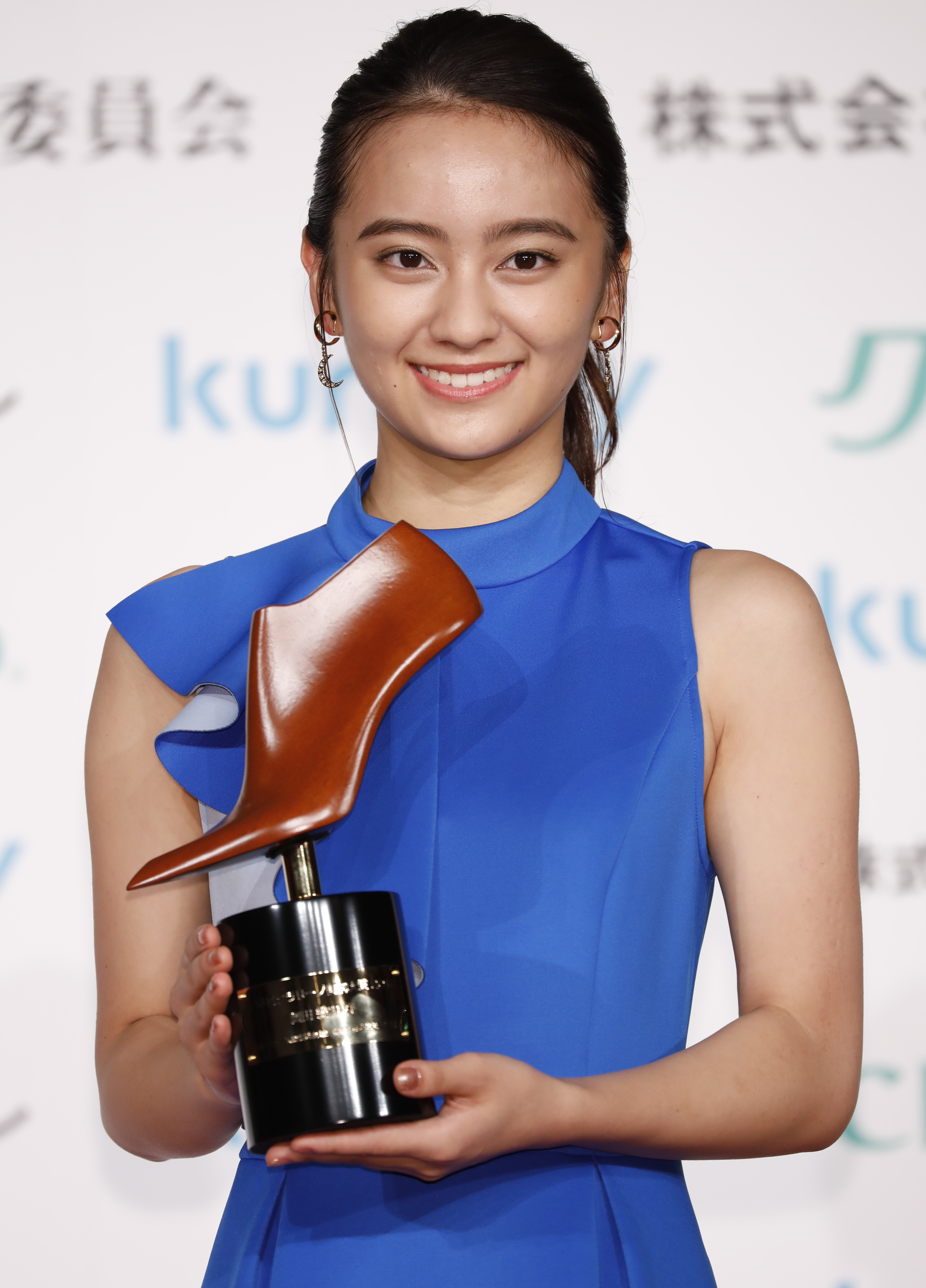 岡田結実さん（時事）