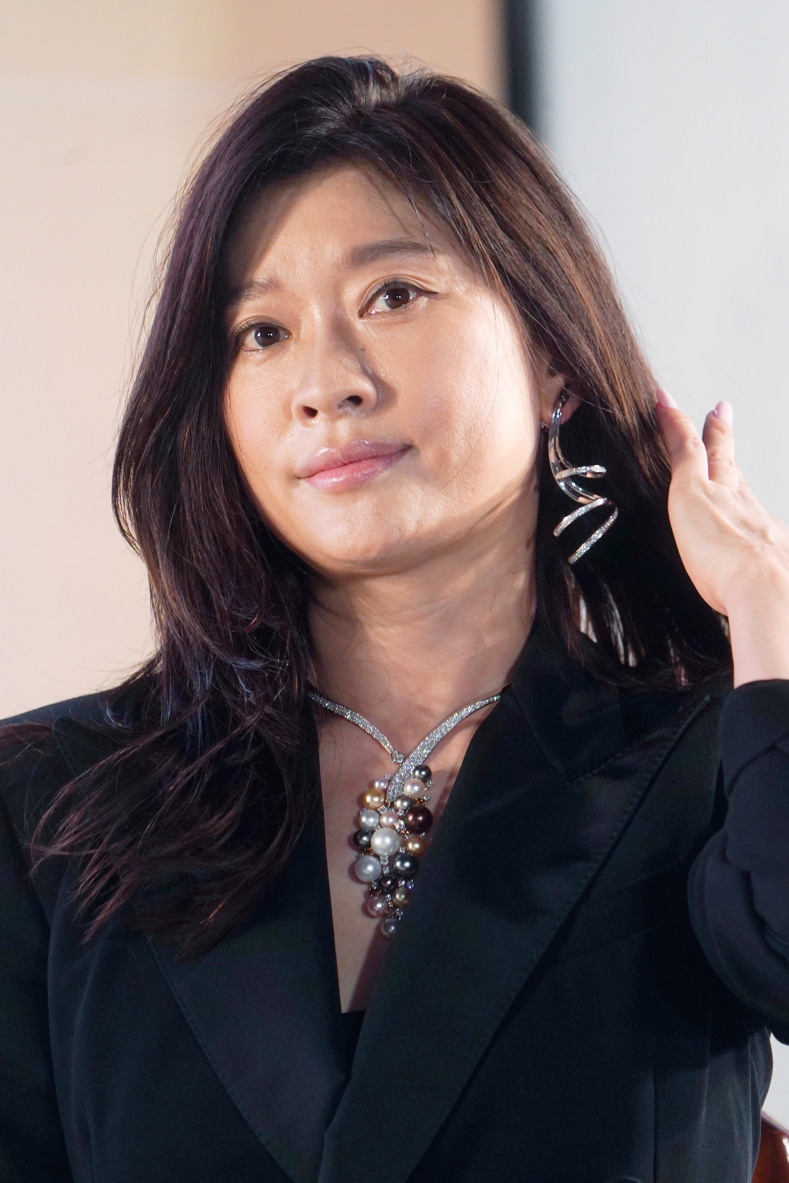 朝から刺激が強い」篠原涼子の“解禁”された姿にSNS沸く「やばい