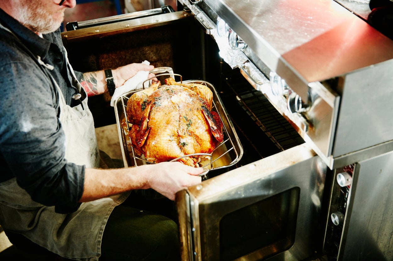 The Easiest Way To Time Your Christmas Dinner, According To A Chef