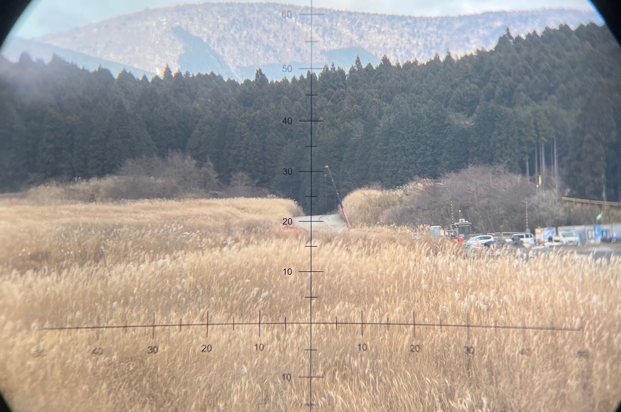 スコープ越しに映る平原（陸上自衛隊　久居駐屯地（@gsdf_ma_hisai）のXより）