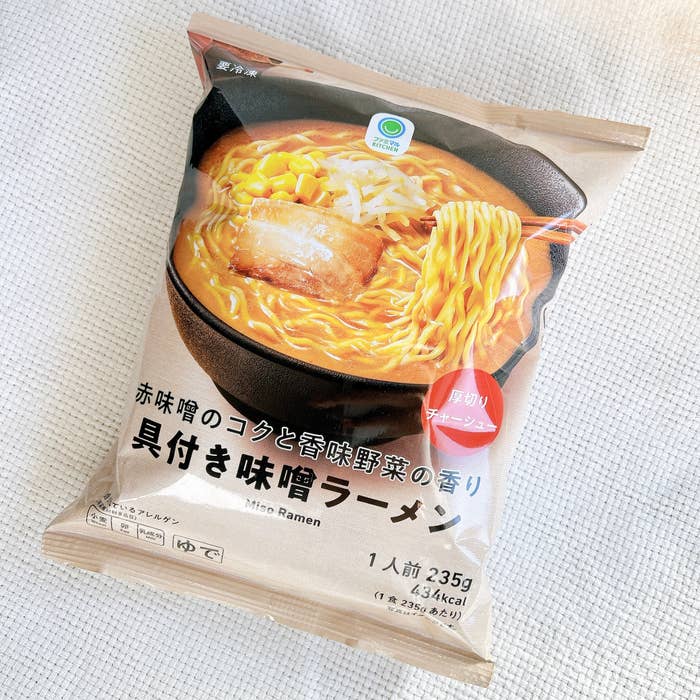 FamilyMart（ファミリーマート）の「赤味噌のコクと香味野菜の香り具付き味噌ラーメン」