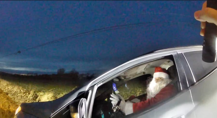 自動車に乗ったサンタさん ✨Instagram⚽️ 『ひと足👣早く⚠️』 「サンタクロース🎅」に遭遇