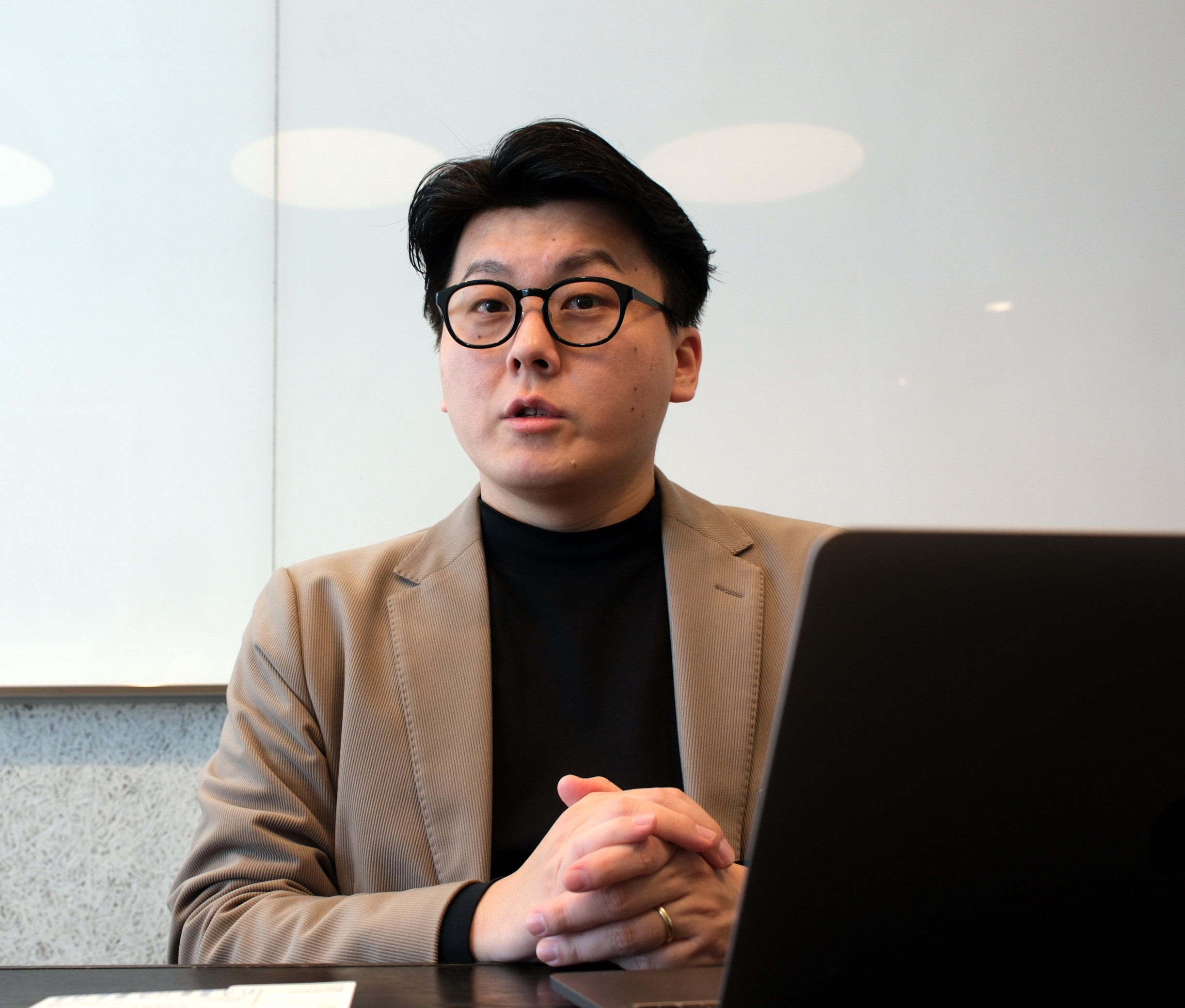 確かな事実だけを抽出する「浄水器」のような役割を果たしたい。米重