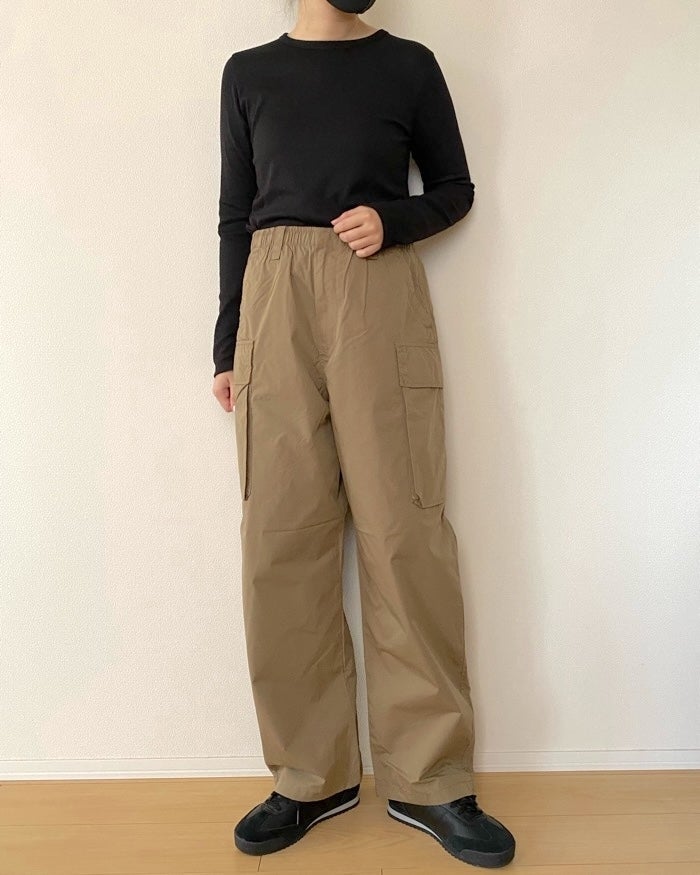 はくだけで今っぽくなる！ユニクロU新作の「ゆったりパンツ」体型を