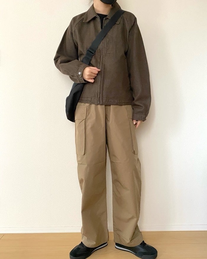はくだけで今っぽくなる！ユニクロU新作の「ゆったりパンツ」体型を