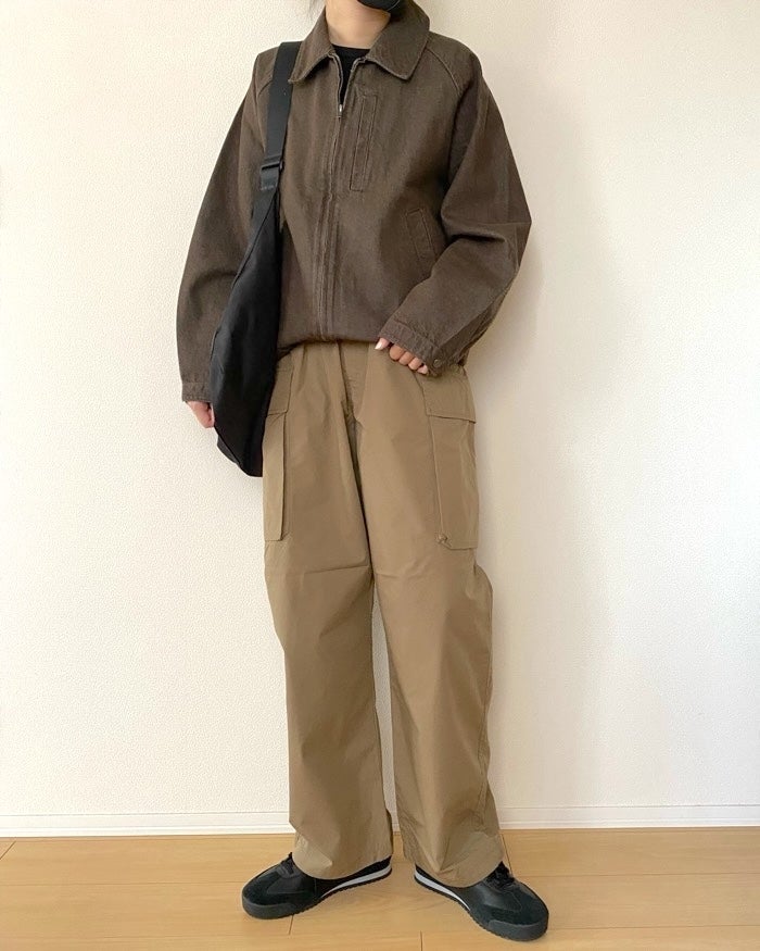 羽織るだけでおしゃれじゃん！GU新作の「古着みたいなアウター