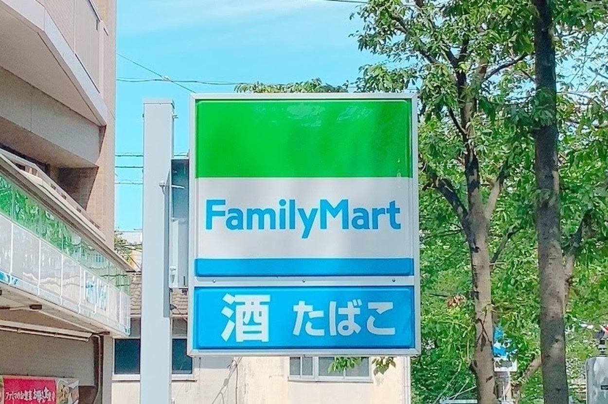 FamilyMart（ファミリーマート）の看板