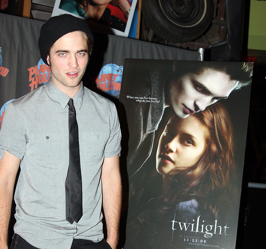 pattinson posing at a twilight event